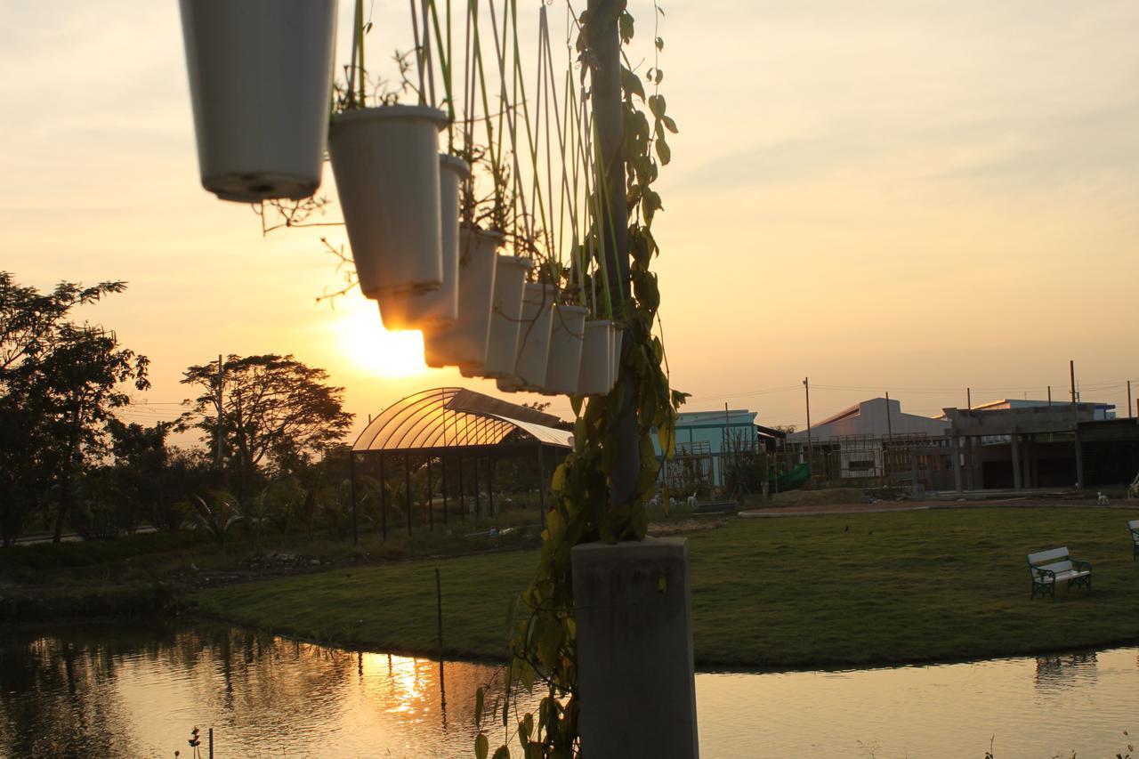 Menam Resort Nakhon Pathom Exterior foto